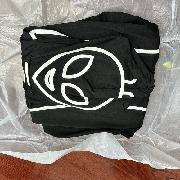 MorphCostumes Glow Alien. ( Glows in the dark) - Picture 6 of 8